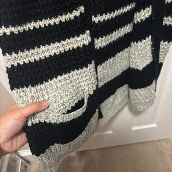 Over size knee length sweater - Picture 3 of 6